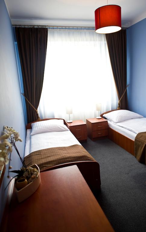 Hotel Korona Łuków Zimmer foto