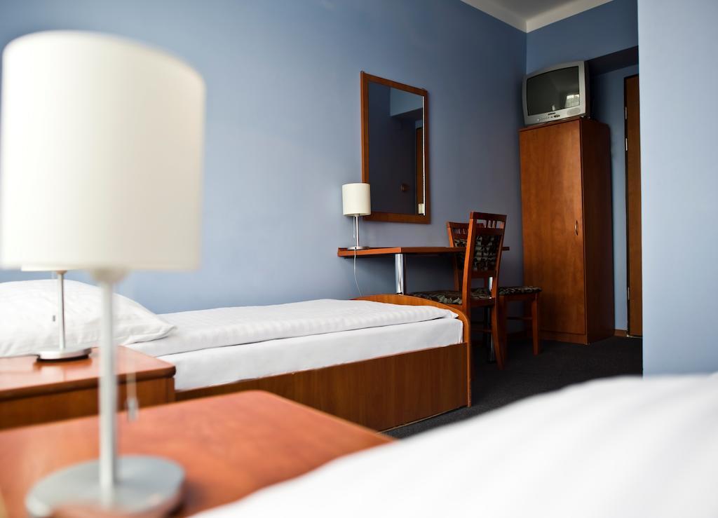 Hotel Korona Łuków Zimmer foto